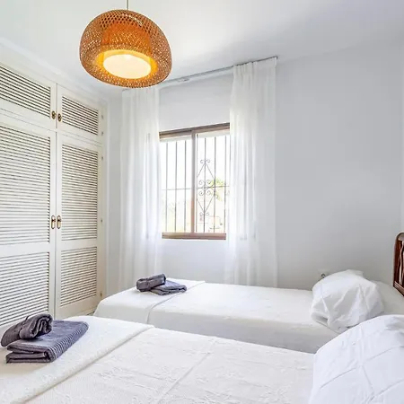 度假居 3 Bedroom Awesome In 阿尔豪林德拉托里