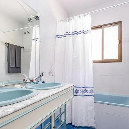 3 Bedroom Awesome In *