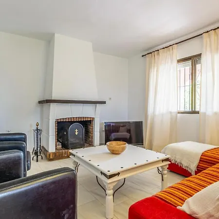 度假居 3 Bedroom Awesome In 阿尔豪林德拉托里