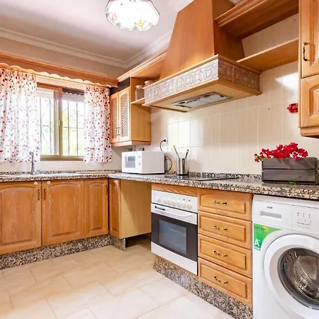 3 Bedroom Awesome In 阿尔豪林德拉托里